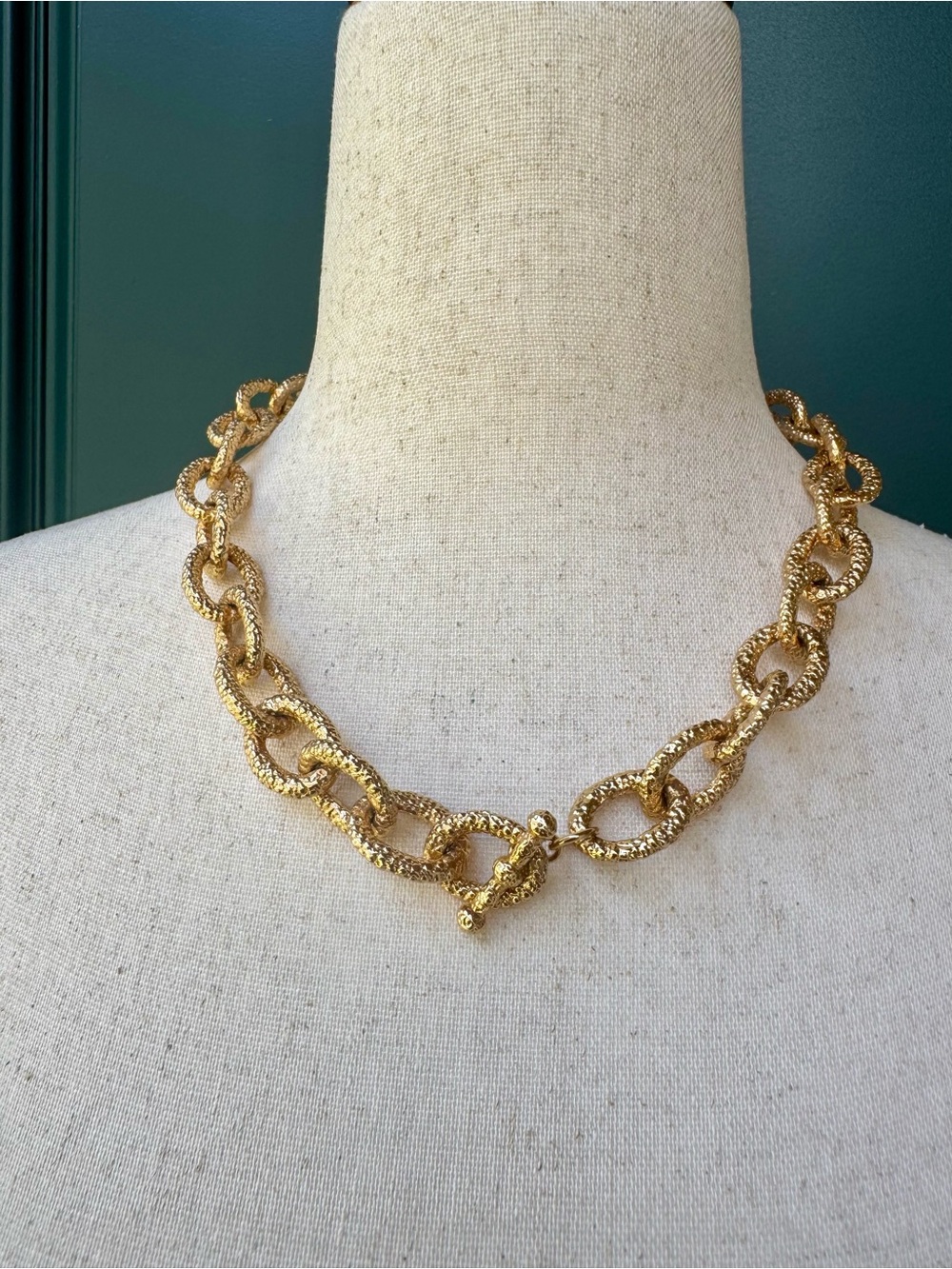 Heavy Gold Tone Textured Oval Link Chain Necklace Metal Toggle Closure